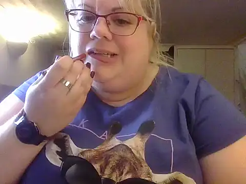 Snapshot of Kinkyhousewife83 chatting on 18, 10, 2025 Kinkyhousewife83 online show from 18, 10, 2025