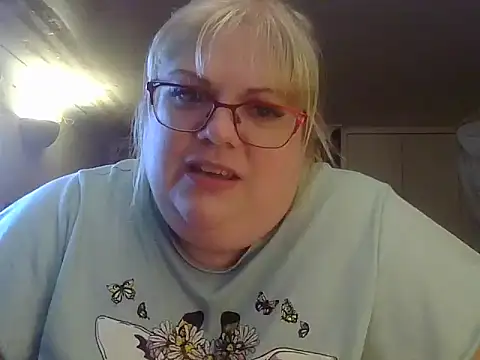 Snapshot of Kinkyhousewife83 chatting on 4, 11, 2025 Kinkyhousewife83 online show from 4, 11, 2025