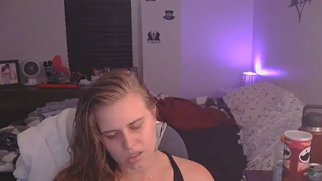 Sexyblonde12344 online show from 16, 9, 2025