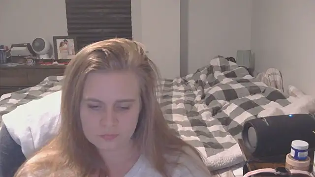 Snapshot of Sexyblonde12344 chatting on 3, 12, 2025 Sexyblonde12344 online show from 3, 12, 2025