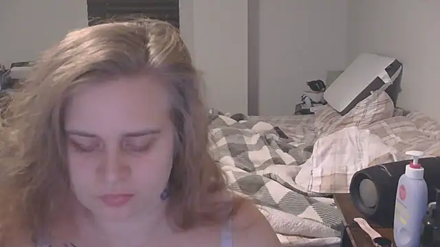 Snapshot of Sexyblonde12344 chatting on 18, 12, 2025 Sexyblonde12344 online show from 18, 12, 2025