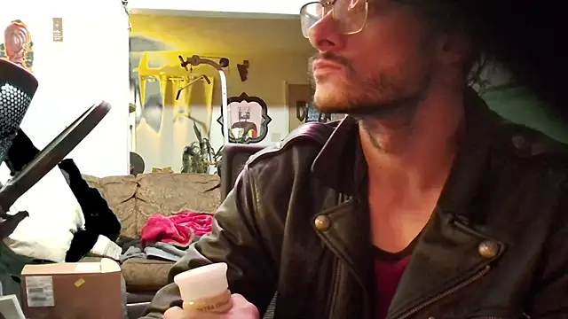 Snapshot of MasterDaddyCool chatting on 5, 11, 2025 MasterDaddyCool online show from 5, 11, 2025