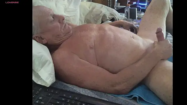 Snapshot of Pussyeat2please chatting on 29, 9, 2025 Pussyeat2please online show from 29, 9, 2025