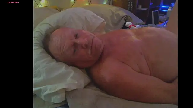 Snapshot of Pussyeat2please chatting on 1, 10, 2025 Pussyeat2please online show from 1, 10, 2025