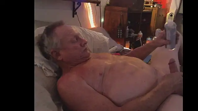 Snapshot of Pussyeat2please chatting on 2, 11, 2025 Pussyeat2please online show from 2, 11, 2025