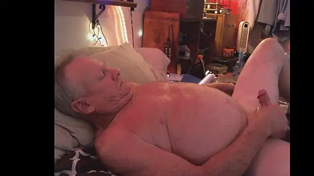 Snapshot of Pussyeat2please chatting on 11, 11, 2025 Pussyeat2please online show from 11, 11, 2025