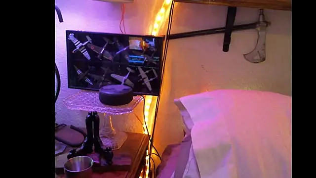 Snapshot of Pussyeat2please chatting on 16, 11, 2025 Pussyeat2please online show from 16, 11, 2025