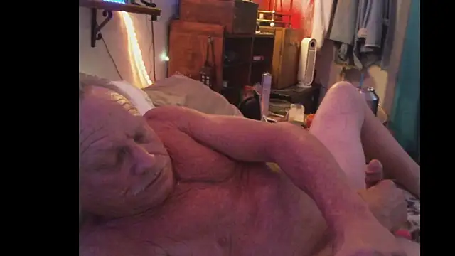 Snapshot of Pussyeat2please chatting on 18, 11, 2025 Pussyeat2please online show from 18, 11, 2025