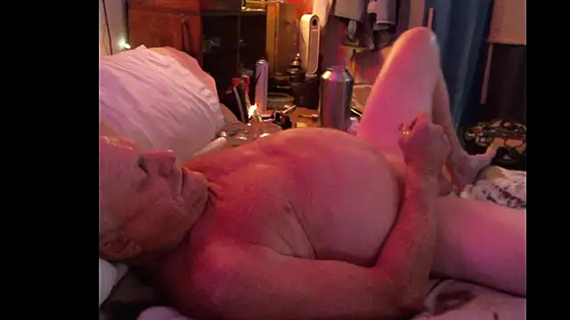 Snapshot of Pussyeat2please chatting on 21, 11, 2025 Pussyeat2please online show from 21, 11, 2025