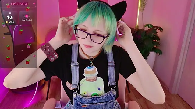 Snapshot of CoralineYoung chatting on 2, 5, 2026 CoralineYoung online show from 2, 5, 2026