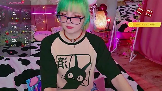 Snapshot of CoralineYoung chatting on 3, 5, 2026 CoralineYoung online show from 3, 5, 2026