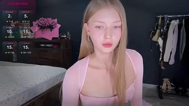 Snapshot of holylisssa chatting on 5, 10, 2025 holylisssa online show from 5, 10, 2025