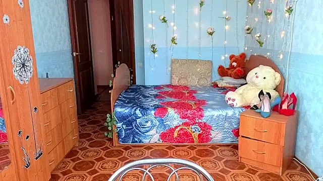 Audrey Aura online show from 10, 10, 2025