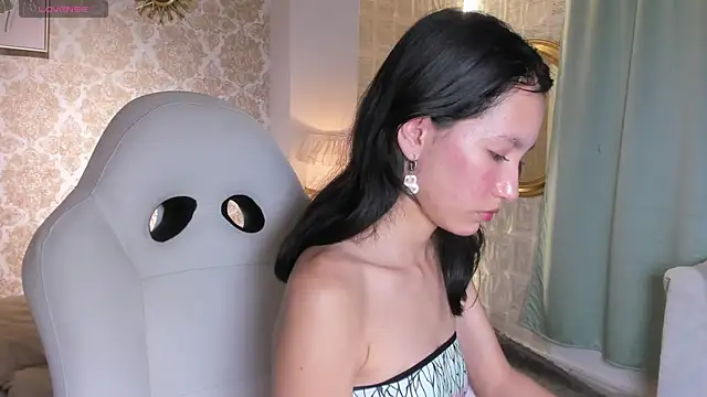 Snapshot of LilyThea chatting on 16, 11, 2025 LilyThea online show from 16, 11, 2025