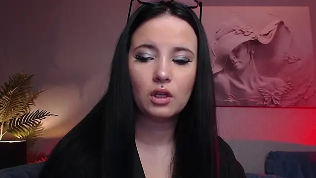 Snapshot of MikaSnake chatting on 16, 9, 2025 MikaSnake online show from 16, 9, 2025