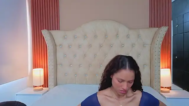 Snapshot of SofiaDelicia chatting on 25, 11, 2025 SofiaDelicia online show from 25, 11, 2025