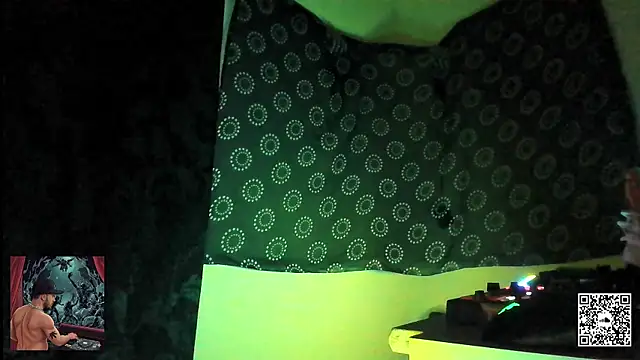 Snapshot of DjDiCKmannOnE chatting on 18, 9, 2025 DjDiCKmannOnE online show from 18, 9, 2025