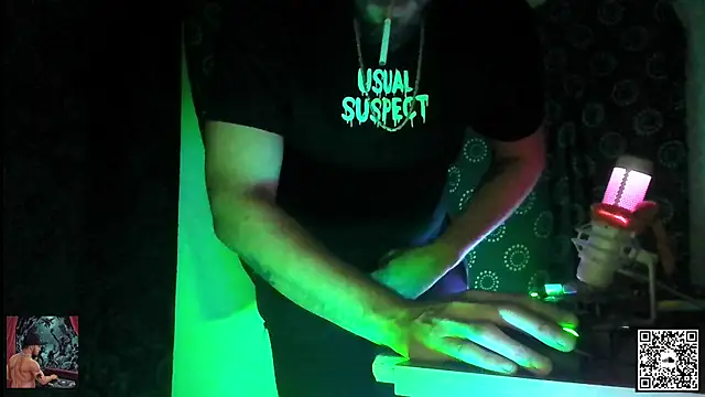 Snapshot of DjDiCKmannOnE chatting on 20, 10, 2025 DjDiCKmannOnE online show from 20, 10, 2025