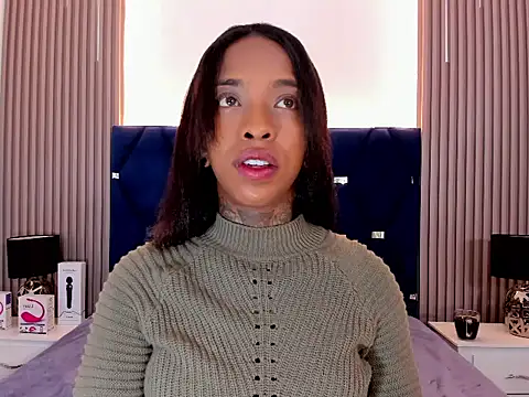 Snapshot of Pauline_Fox chatting on 27, 10, 2025 Pauline Fox online show from 27, 10, 2025