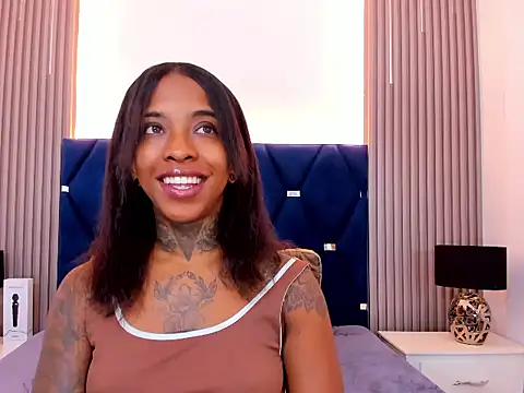 Snapshot of Pauline_Fox chatting on 28, 10, 2025 Pauline Fox online show from 28, 10, 2025