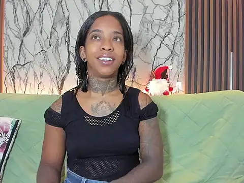 Snapshot of Pauline_Fox chatting on 23, 11, 2025 Pauline Fox online show from 23, 11, 2025