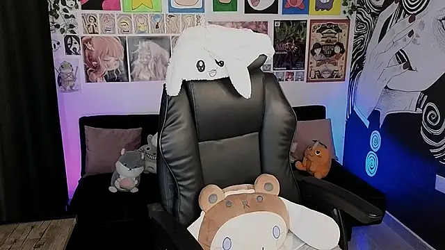 Yuhwan  online show from 8, 9, 2025