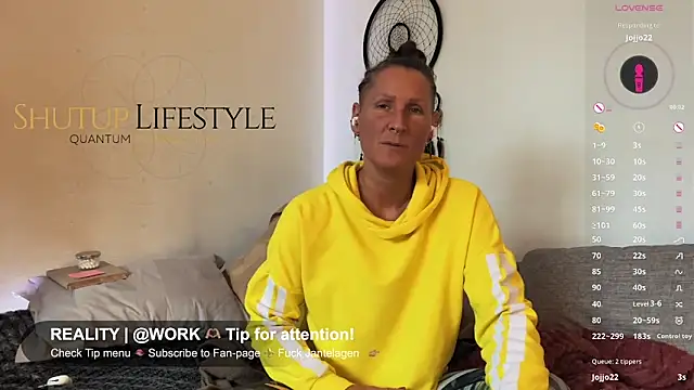 Snapshot of SwingWingWomanSweden chatting on 4, 12, 2025 SwingWingWomanSweden online show from 4, 12, 2025