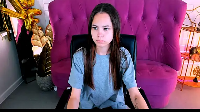 Snapshot of UliaNeer chatting on 14, 10, 2025 UliaNeer online show from 14, 10, 2025