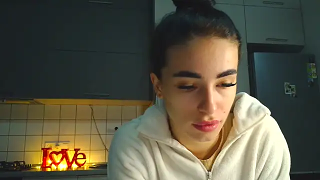 EvaMelnik online show from 4, 10, 2025