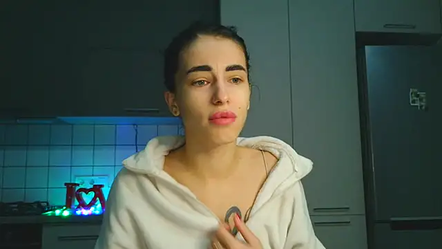 EvaMelnik online show from 13, 10, 2025