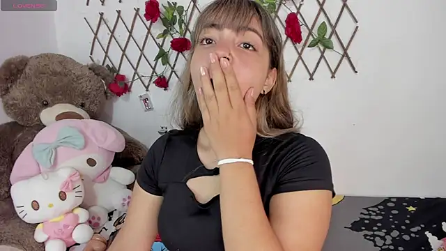 Snapshot of emma_grays2 chatting on 2, 10, 2025 emma grays2 online show from 2, 10, 2025