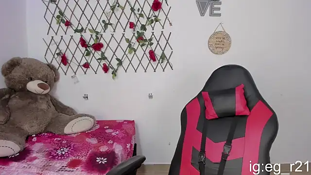 Snapshot of emma_grays2 chatting on 30, 10, 2025 emma grays2 online show from 30, 10, 2025