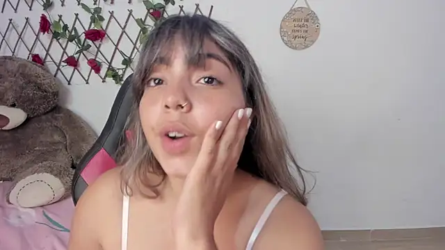 Snapshot of emma_grays2 chatting on 16, 11, 2025 emma grays2 online show from 16, 11, 2025