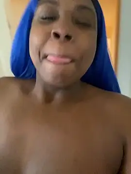 Snapshot of BlueMoney100 chatting on 26, 10, 2025 BlueMoney100 online show from 26, 10, 2025