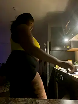 Snapshot of BlueMoney100 chatting on 18, 11, 2025 BlueMoney100 online show from 18, 11, 2025