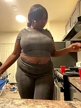 Snapshot of BlueMoney100 chatting on 20, 12, 2025 BlueMoney100 online show from 20, 12, 2025