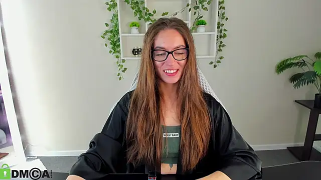 Agnes Wells online show from 6, 11, 2025