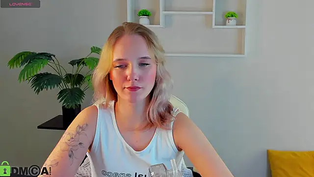 Casey Sweeet online show from 15, 10, 2025