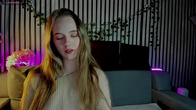 Snapshot of Casey_Sweeet chatting on 7, 2, 2026 Casey Sweeet online show from 7, 2, 2026