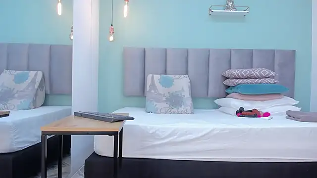 Snapshot of genesis4u chatting on 18, 10, 2025 genesis4u online show from 18, 10, 2025