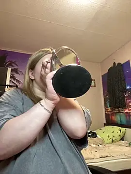 Snapshot of Kemeli008 chatting on 17, 9, 2025 Kemeli008 online show from 17, 9, 2025