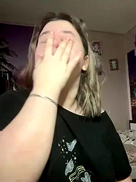 Snapshot of Kemeli008 chatting on 28, 10, 2025 Kemeli008 online show from 28, 10, 2025