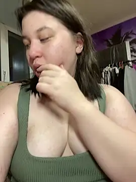 Snapshot of Kemeli008 chatting on 5, 11, 2025 Kemeli008 online show from 5, 11, 2025