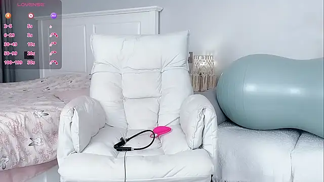 Snapshot of B-Yaya chatting on 1, 10, 2025 B-Yaya online show from 1, 10, 2025