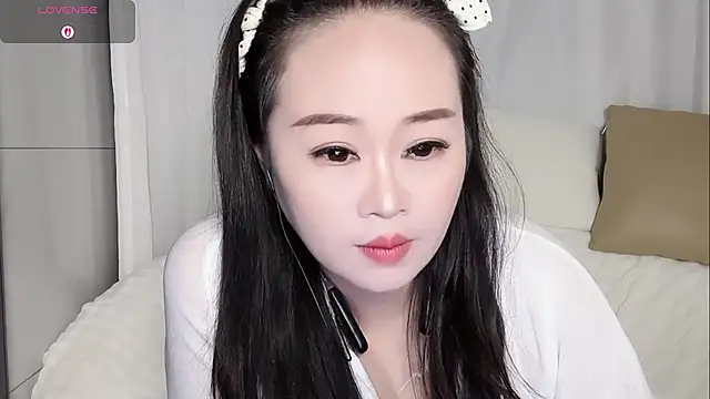 Snapshot of B-Yaya chatting on 17, 11, 2025 B-Yaya online show from 17, 11, 2025