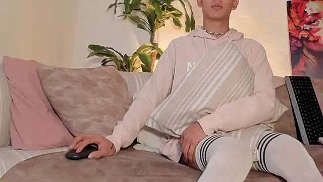 LoganTwink18 online show from 13, 2, 2026