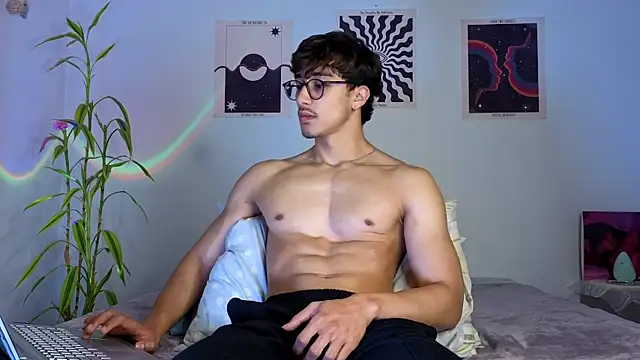 Snapshot of LatinReall chatting on 23, 10, 2025 LatinReall online show from 23, 10, 2025