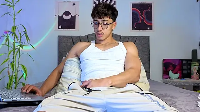 Snapshot of LatinReall chatting on 10, 11, 2025 LatinReall online show from 10, 11, 2025