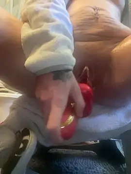 kmaddycakes1 online show from 18, 1, 2026