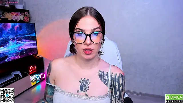 Snapshot of Arya_deepthroat_queen chatting on 27, 9, 2025 Arya deepthroat queen online show from 27, 9, 2025